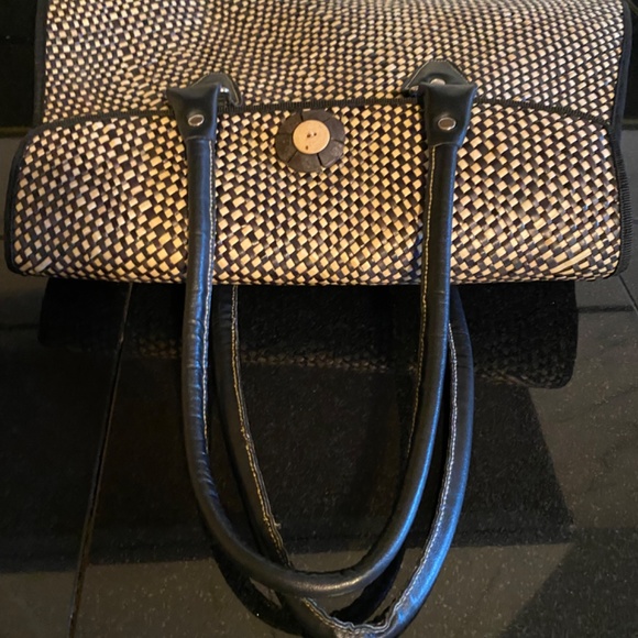 Black Straw Shoulder Bag - Picture 15 of 16